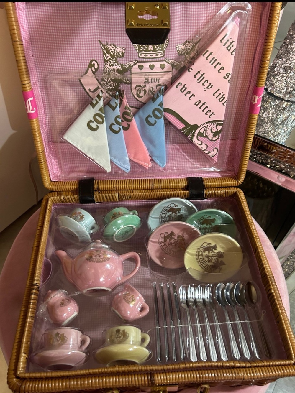 VERY RARE NEW WITH TAGS JUICY COUTURE TEA PARTY SET FOR 4